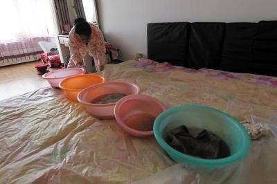栾川楼上漏水，住户失联，小区没物管，业主维权难！律师来支招……